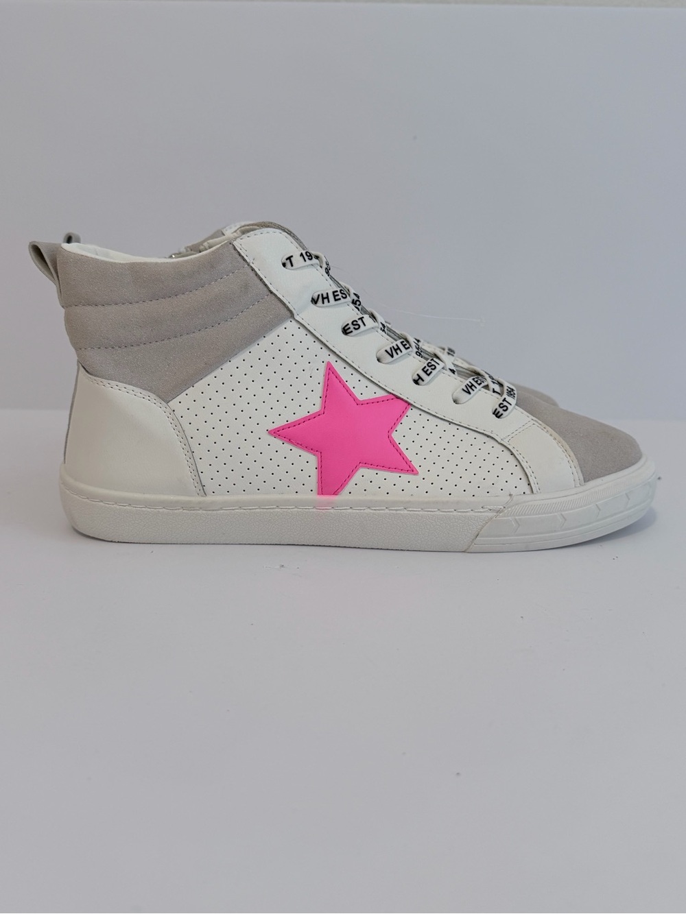 Women’s NWOT Vintage Havana High Top Sneakers White with Hot Pink Star Size 11